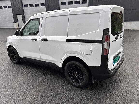 Ford Transit Courier 5 of 17
