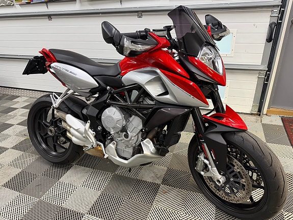 MV Agusta Rivale 800 2 of 5