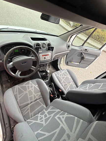 Ford Transit Connect 8 of 11