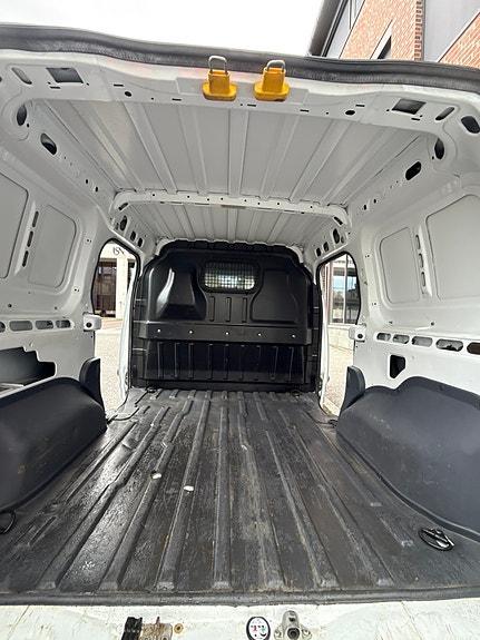 Ford Transit Connect 5 of 11
