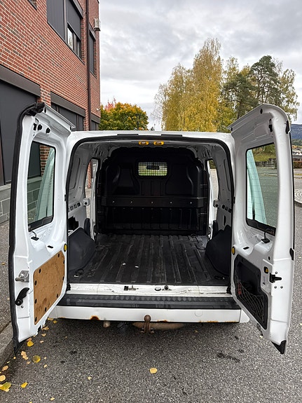 Ford Transit Connect 6 of 11