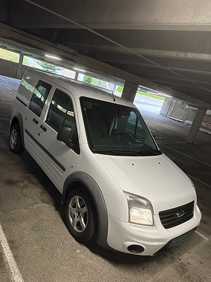 Ford Transit Connect 3 of 11