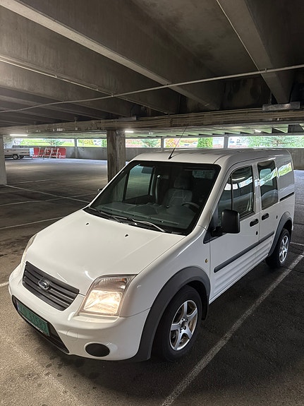 Ford Transit Connect 2 of 11