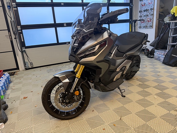 Honda X-ADV 4 of 5
