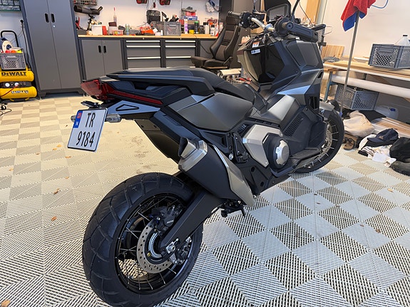 Honda X-ADV 2 of 5