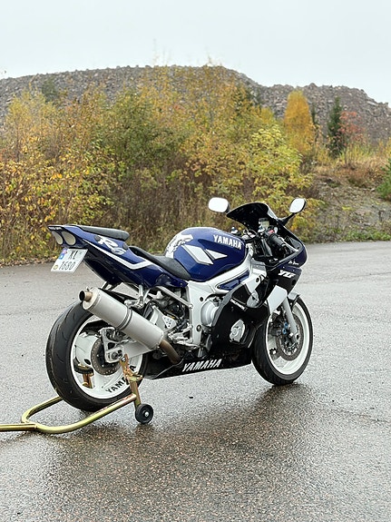 Yamaha YZF-R6 11 of 20