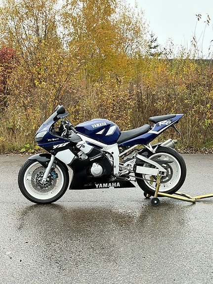 Yamaha YZF-R6 2 of 20