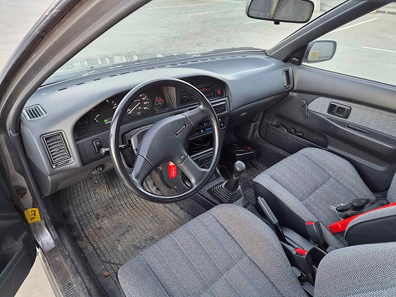 Toyota Corolla 7 of 11