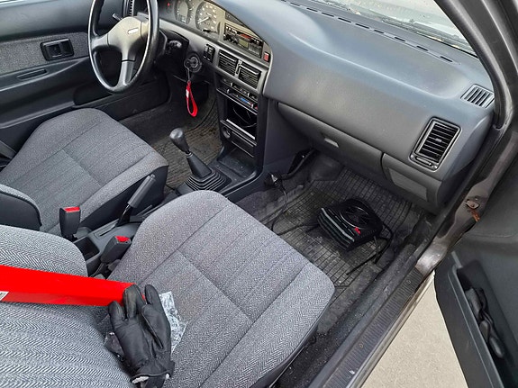Toyota Corolla 8 of 11