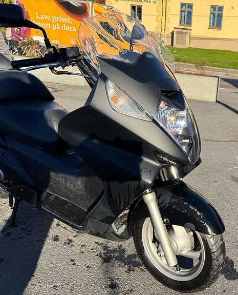 Honda FJS 600 Silver Wing 3 of 10