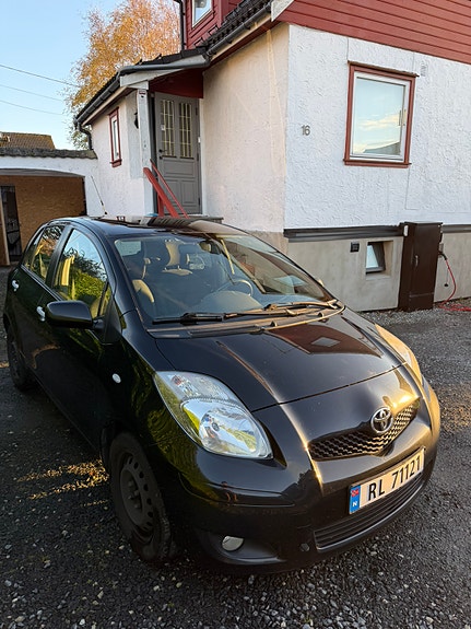 Toyota Yaris 16 of 22