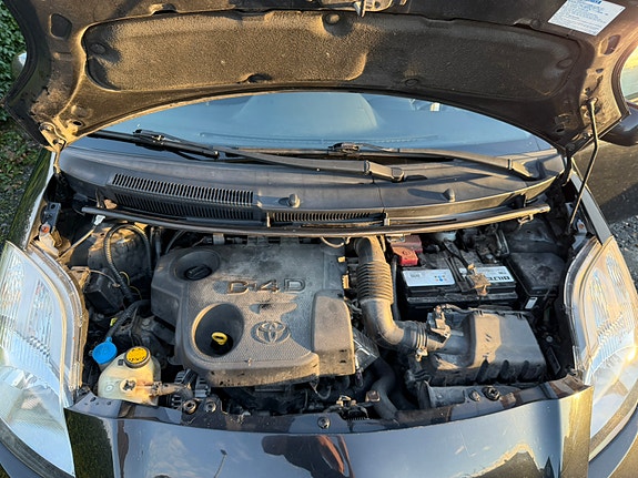 Toyota Yaris 15 of 22