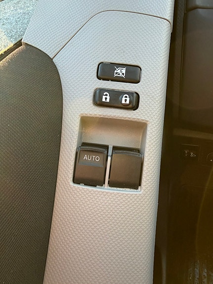 Toyota Yaris 9 of 22
