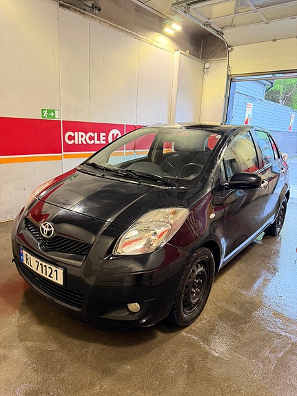 Toyota Yaris 19 of 22