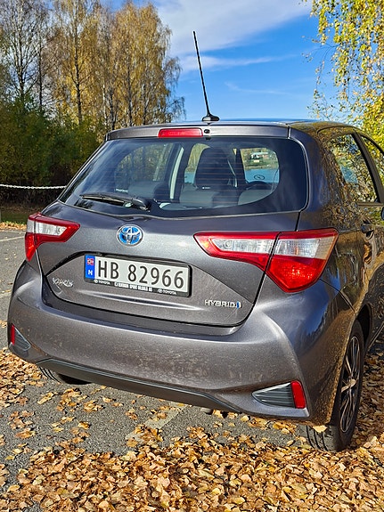 Toyota Yaris 4 of 28