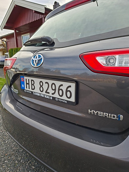 Toyota Yaris 5 of 28