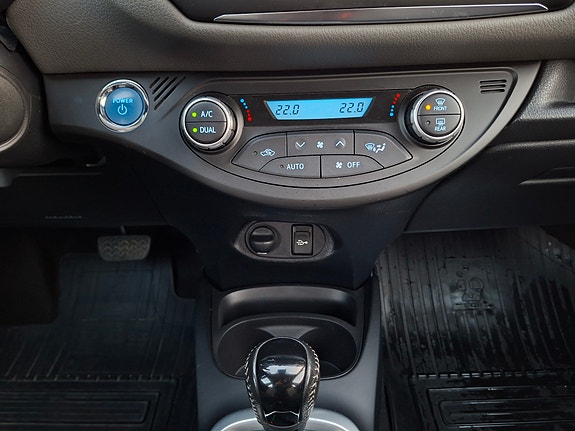 Toyota Yaris 24 of 28