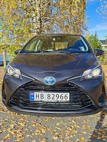 Toyota Yaris 3 of 28