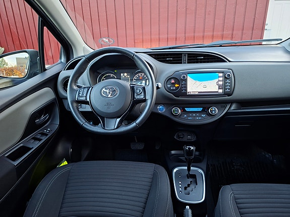 Toyota Yaris 19 of 28