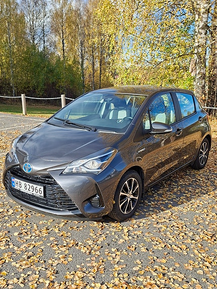 Toyota Yaris 2 of 28