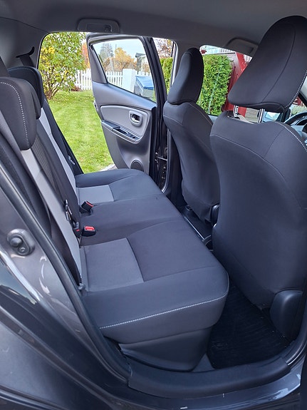 Toyota Yaris 18 of 28