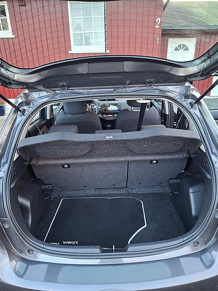 Toyota Yaris 6 of 28