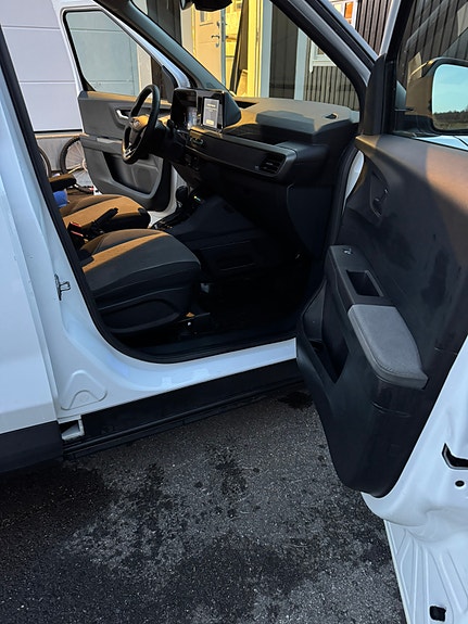 Ford Transit Courier 15 of 23