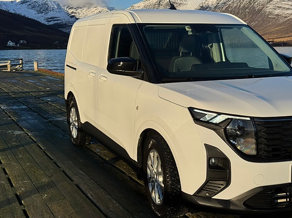Ford Transit Courier 2 of 23