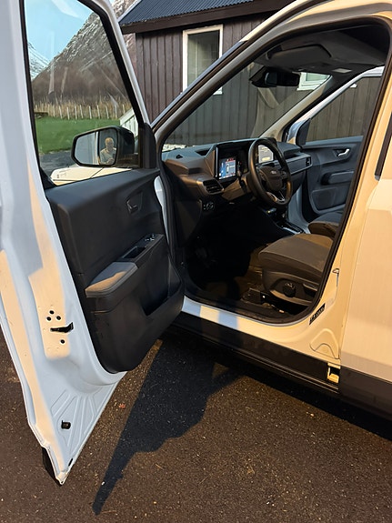 Ford Transit Courier 16 of 23