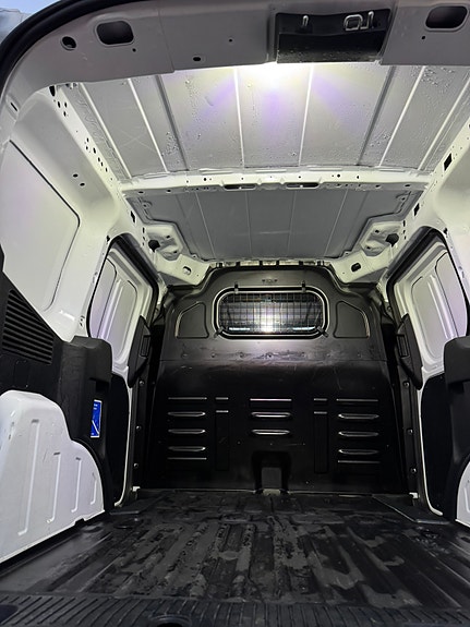 Ford Transit Courier 12 of 23