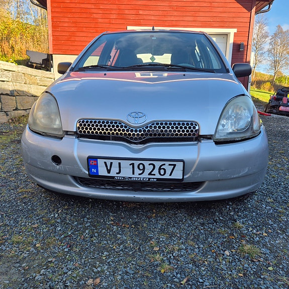 Toyota Yaris 9 of 18