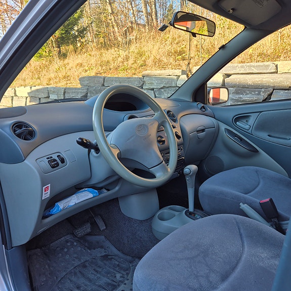 Toyota Yaris 16 of 18
