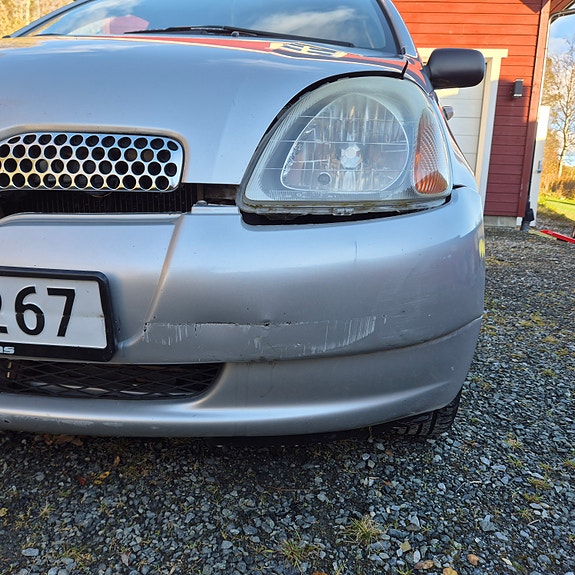 Toyota Yaris 12 of 18