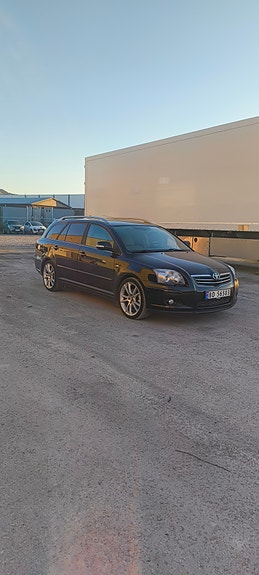Toyota Avensis 2 of 14