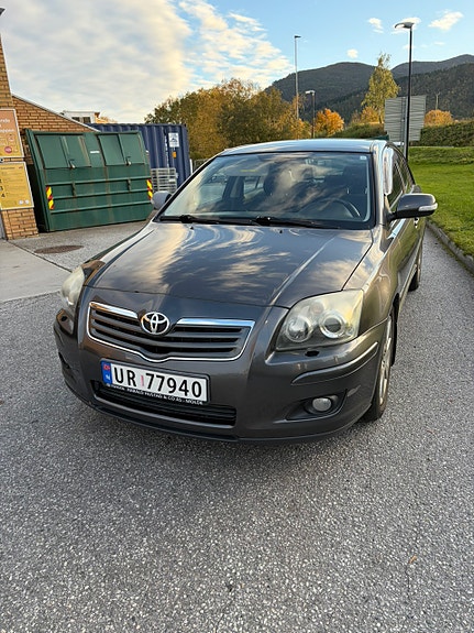 Toyota Avensis 3 of 7