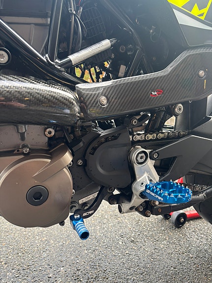 Husqvarna 701 Supermoto 13 of 23