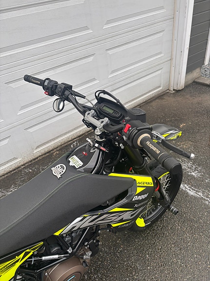 Husqvarna 701 Supermoto 9 of 23
