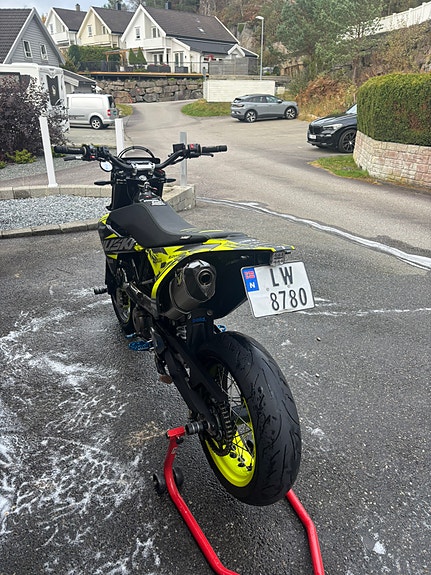 Husqvarna 701 Supermoto 8 of 23