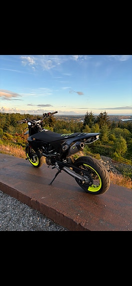 Husqvarna 701 Supermoto 19 of 23