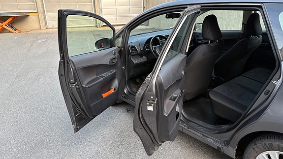 Toyota Verso-S 15 of 28
