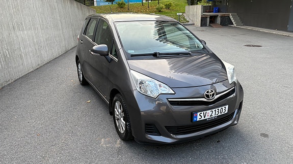 Toyota Verso-S 4 of 28