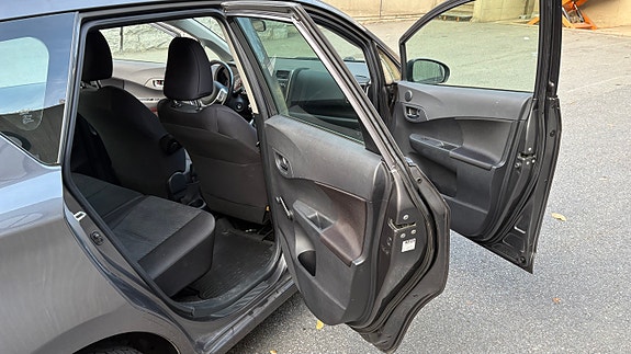 Toyota Verso-S 18 of 28
