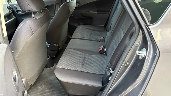 Toyota Verso-S 14 of 28