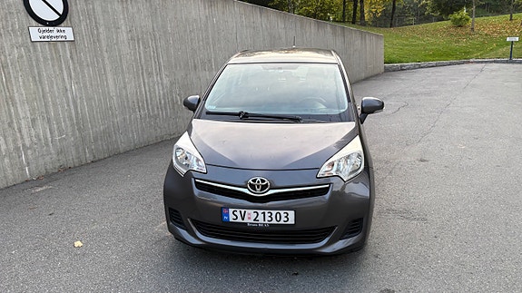 Toyota Verso-S 3 of 28