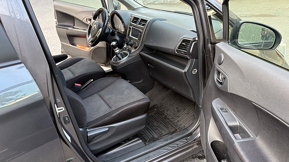Toyota Verso-S 16 of 28