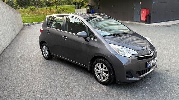 Toyota Verso-S 5 of 28
