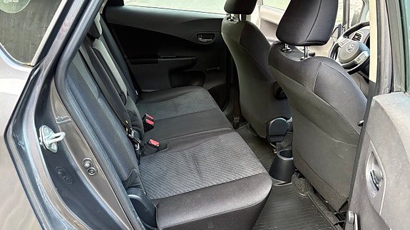 Toyota Verso-S 17 of 28