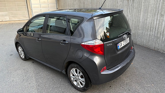Toyota Verso-S 10 of 28
