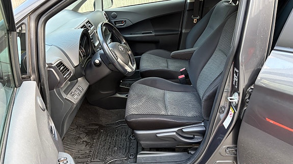 Toyota Verso-S 13 of 28