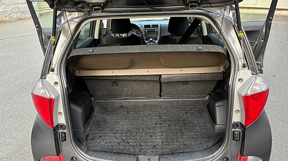 Toyota Verso-S 19 of 28